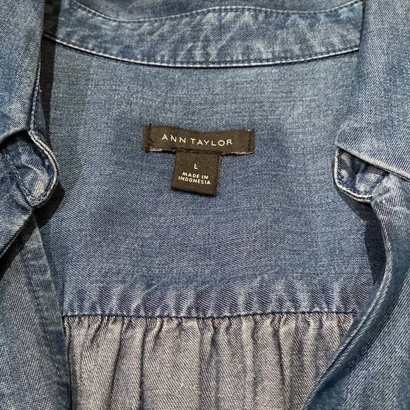 Ann Taylor chambray blouse. - Picture 4 of 6